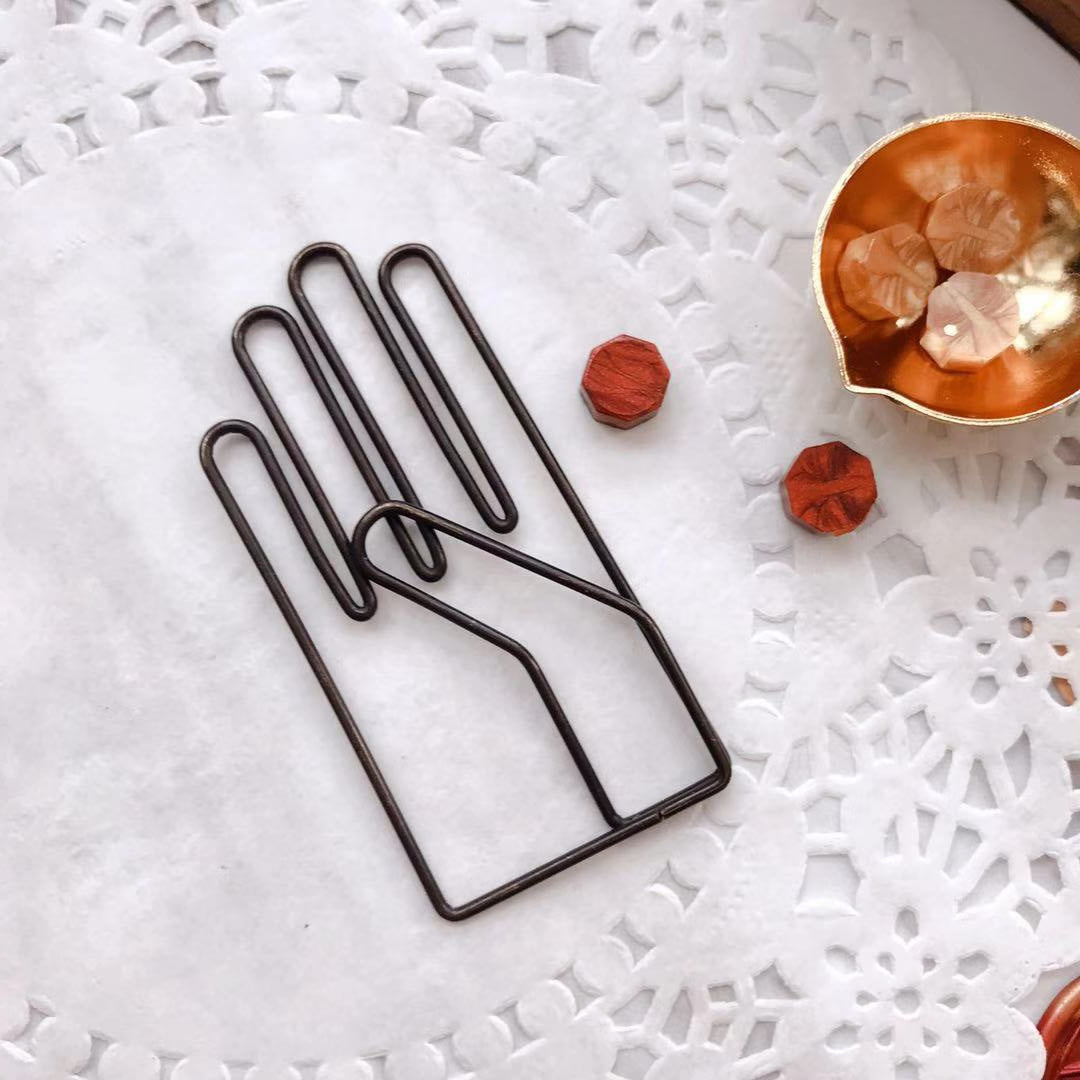 Hand Paper Clips