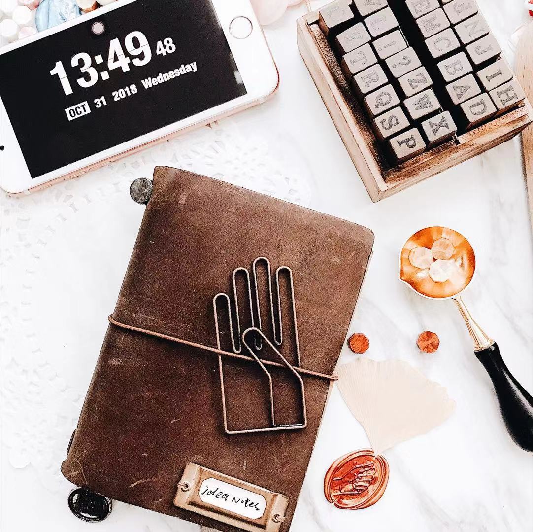 Hand Paper Clips