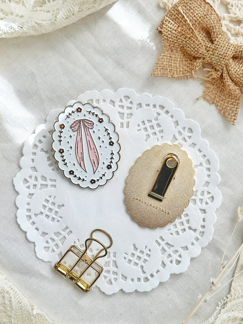 Scalloped Bow Enamel Journaling Clip